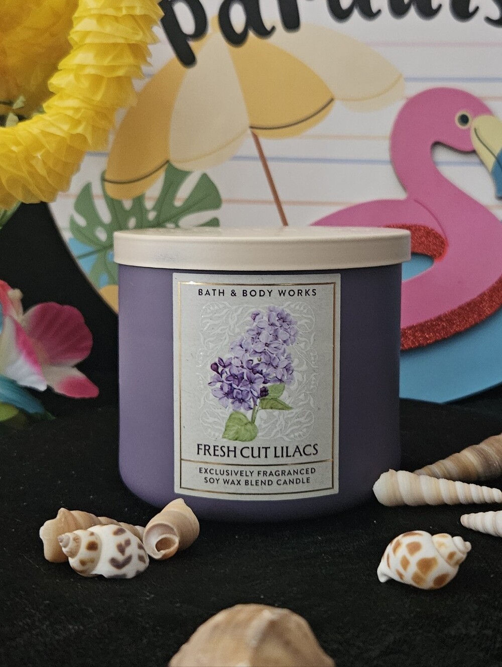 NWT Bath & Body Works Fresh Cut Lilacs 3-wick Candle - Purple & White